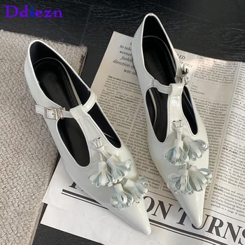 Moda Kadın Düşük Topuk Ayakkabı Pompaları 2023 Yılında Yeni Sığ Toka Bayanlar Sandalet Sivri Burun Çiçek Rahat Dış Kadın Topuk Ayakkabı